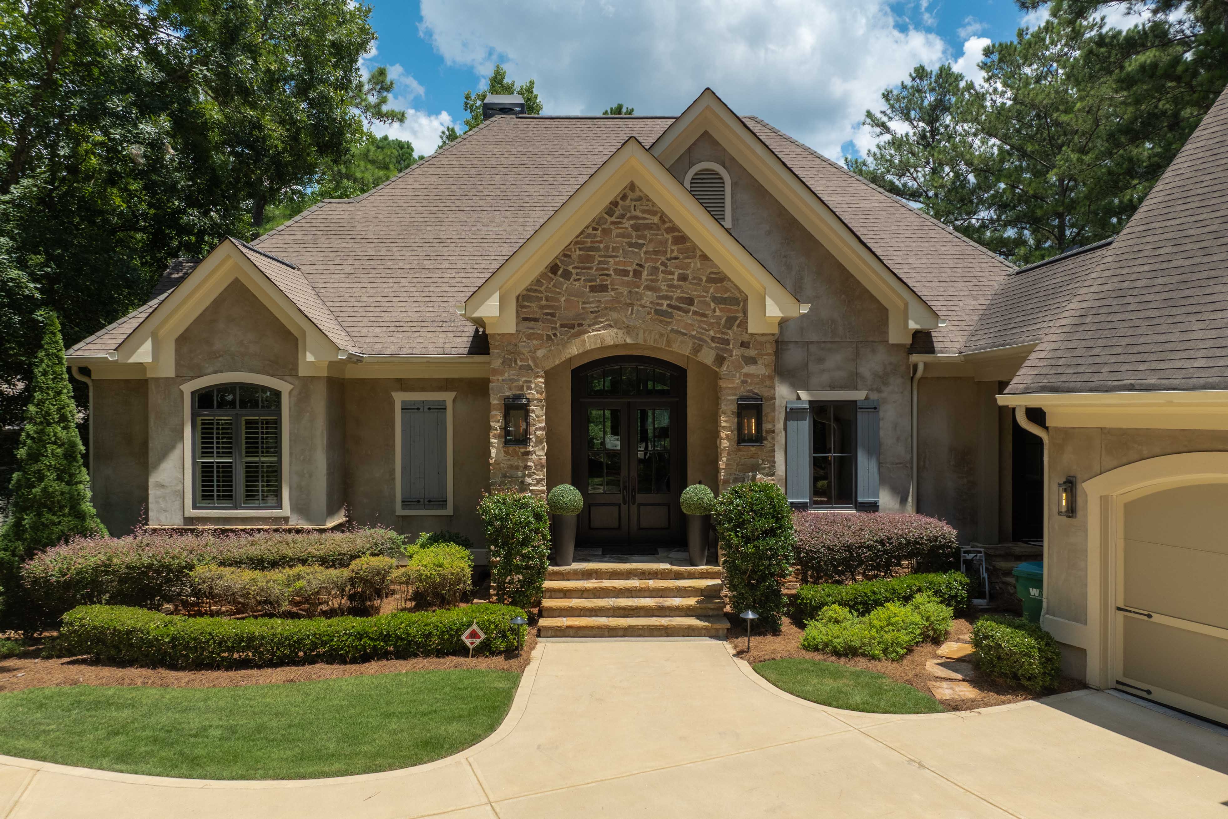 1060 Montgomery Drive image 3